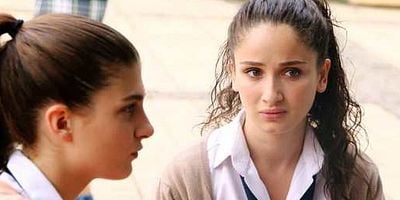 Kırgın Çiçekler 16.Bölüm posteri