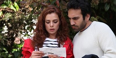 Aşk Yeniden 51.Bölüm posteri