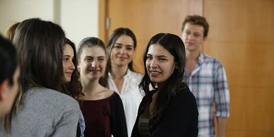 Kırgın Çiçekler 50.Bölüm posteri