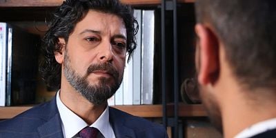 Bir Deli Sevda 1.Bölüm posteri