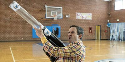 Gwen or Lose posteri