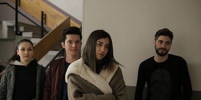 Kırgın Çiçekler 109.Bölüm posteri