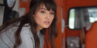 Azize 1.Bölüm posteri