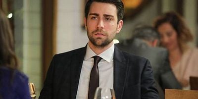 Afiili Aşk 32.Bölüm posteri