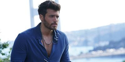 Bay Yanlış 8.Bölüm posteri