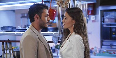 Cam Tavanlar 2.Bölüm posteri