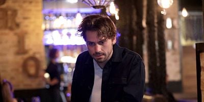 Sadakatsiz 33.Bölüm posteri