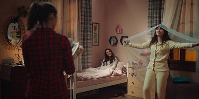 Üç Kız Kardeş 1.Bölüm posteri