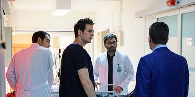 Kasaba Doktoru 8.Bölüm posteri