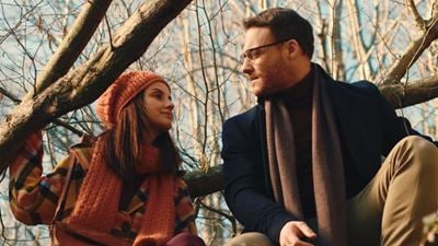 "Eflâtun" Filminin Afişi Yayınlandı: Kerem Bürsin & İrem Helvacıoğlu Başrolde!