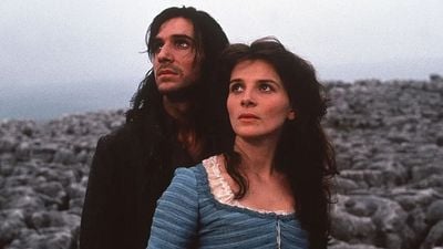 "Saltburn" Yönetmeninden "Uğultulu Tepeler" Uyarlaması Geliyor haber görseli