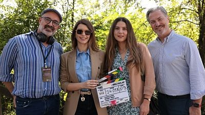Prime Video, Beren Saat'in Başrolde Olduğu "Gizli Dolap" Filminin Setinden İlk Görseli Paylaştı haber görseli