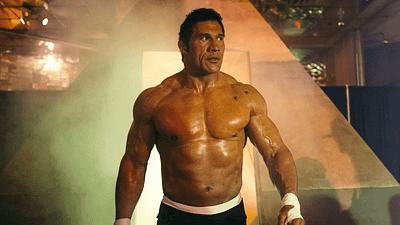 Dwayne Johnson Tanınmaz Halde: Ünlü Yıldız 70 Yaşında Bir Adama Dönüştü! haber görseli