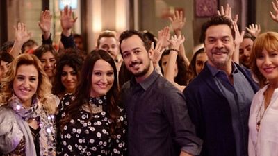 Yalan Dünya Setinde Sürpriz Kutlama haber görseli