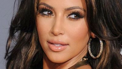 Kim Kardashian, 2 Broke Girls’e Konuk Oluyor haber görseli