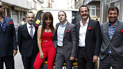 Çakallarla Dans 3: Sıfır Sıkıntı Filminin Kamera Arkası Yayınlandı haber görseli