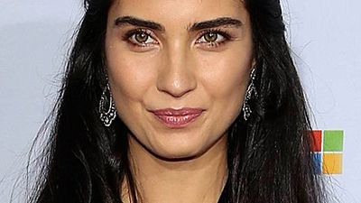 Tuba Büyüküstün Emmy'den Eli Boş Döndü haber görseli