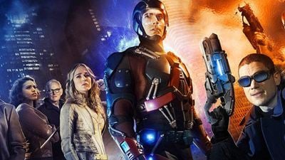 DC's Legends of Tomorrow'dan Kahramanlar Resmi Geçidi Fragmanı!