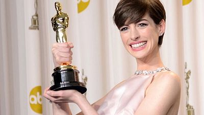 Hamile Anne Hathaway'den Oscar Mesajı! haber görseli