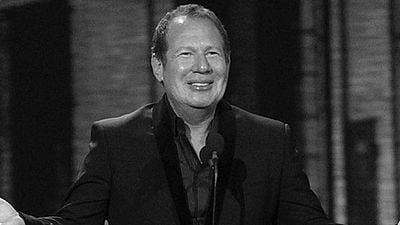 Komedyenlerden Garry Shandling'e Saygı Duruşu! haber görseli