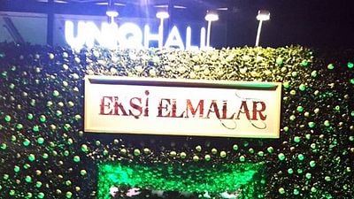 Ekşi Elmalar'a Renkli Gala! haber görseli