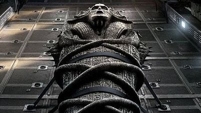 Tom Cruise'lu The Mummy Filminden Poster ve Teaser Geldi! haber görseli