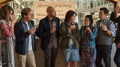 Cobie Smulders'ın Yeni Komedisi Friends From Collage'dan İlk Fragman Geldi haber görseli