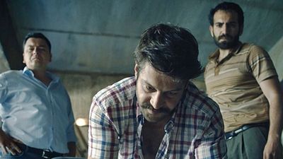 Yıldız Kadrosuyla Göz Dolduran "Mahalle"ye Biletinizi Hemen Alın! haber görseli