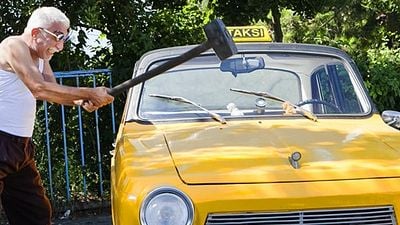 "Dümdüzz Adam" Kahkaha Tufanı ile Geldi! haber görseli