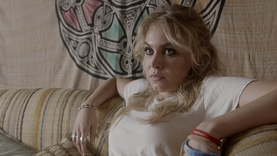 Nicolas Cage “Between Worlds” Klibinde Kendini Kaybediyor! haber görseli