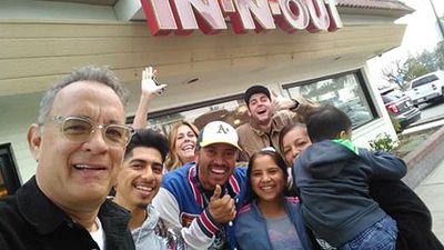 Tom Hanks'ten Yeniyıl Jesti! haber görseli