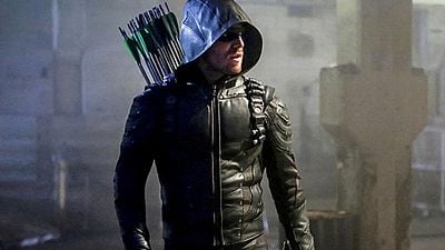 Stephen Amell, Arrowverse'e Dönmeyi Düşünmediğini Açıkladı! haber görseli