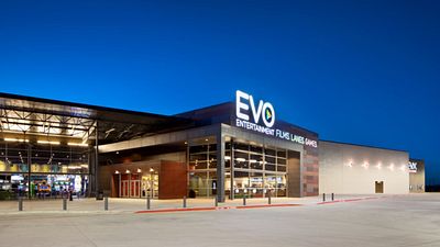 Kapatılan Sinemalar İçin Arabalı Açık Hava Sineması Girişimi! haber görseli