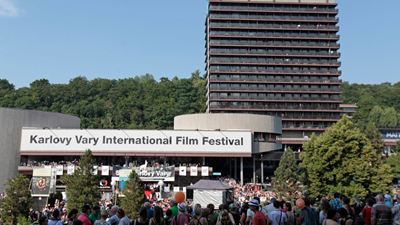 Karlovy Vary Film Festivali Ertelendi!