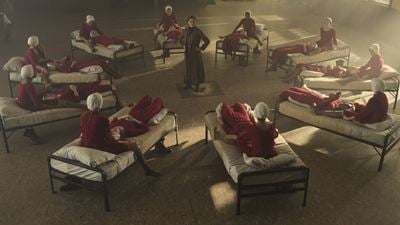 ‘Handmaid’s Tale’ Beşinci Sezon Onayı Aldı