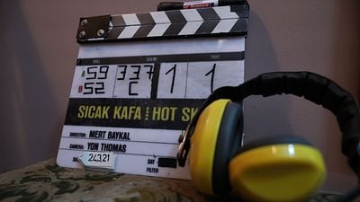 Netflix'in Yerli Dizisi "Sıcak Kafa"nın Çekimleri Başladı haber görseli