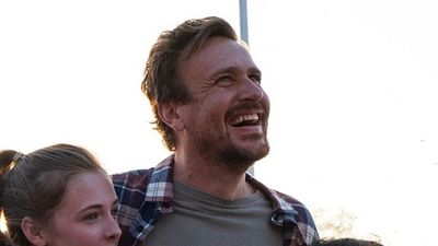Jason Segel, Apple TV+ Yapımı "Shrinking"de Deli Terapist Olacak haber görseli