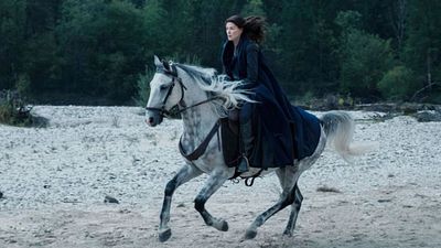 The Wheel of Time Posterinde Moiraine ve Lan Var! haber görseli