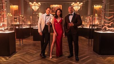 Gal Gadot, Dwayne Johnson ve Ryan Reynolds'lı "Red Notice"tan Yeni Fragman! haber görseli