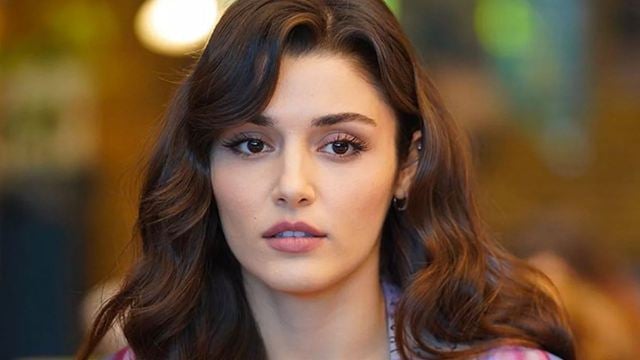 Hande Erçel Yeni Dizisinde Deniz Kızı Oluyor! haber görseli