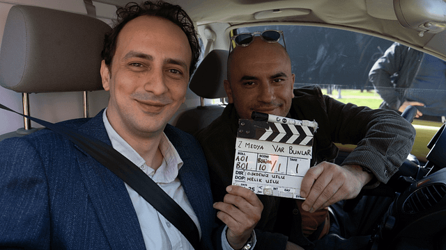 Giray Altınok ve Kerem Özdoğan'ın Başrollerini Paylaştığı “Var Bunlar” Üçüncü Sezonu İçin Sete Çıktı haber görseli
