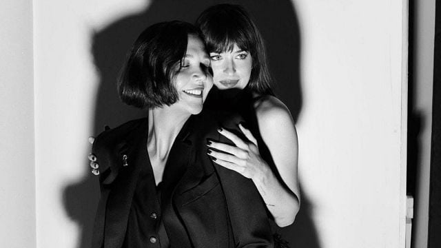 Dakota Johnson Tanınmaz Halde: Maggie Gyllenhaal'ın Marilyn Monroe Filminden İlk Kareler Geldi! haber görseli