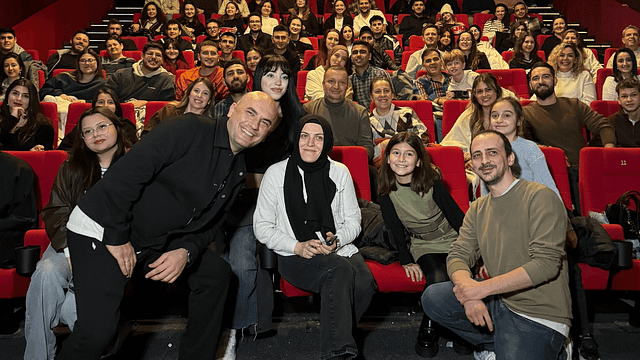 Giray Altınok ve Kerem Özdoğan, "D.I.S.C.O."nun Başarısını Seyirciyle Kutladı! haber görseli