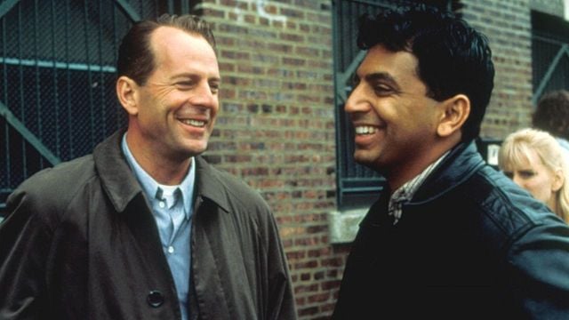 M. Night Shyamalan: Bruce Willis İçin Çok Ağladım, Ona Minnetarım haber görseli
