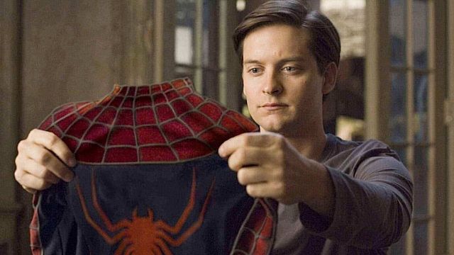 Tobey Maguire "Spider-Man" Kostümlerini Pijama Yapmış! haber görseli
