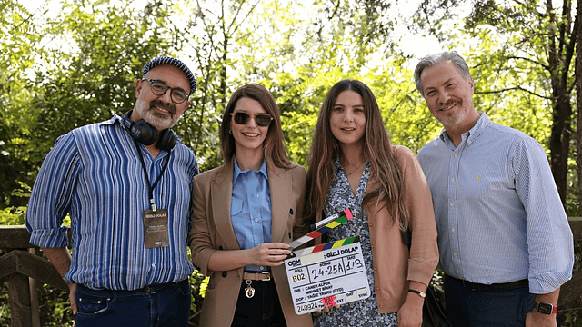 Beren Saat 12 Yıl Sonra Yeniden Beyaz Perdede! haber görseli