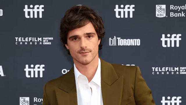 Jacob Elordi, Oyunculuğa Ara Vermeyi Planlarken “Uğultulu Tepeler” ile Geri Döndü haber görseli