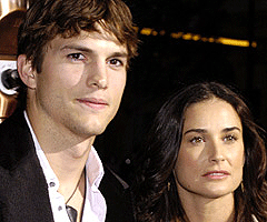 Moore ve Kutcher'den Evet haber görseli