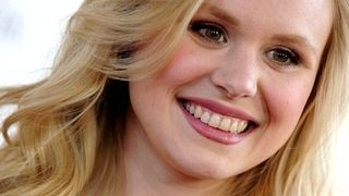 The Newsroom'un Yıldızı "Alison Pill" Üstsüz Fotoğrafını Tweetledi haber görseli