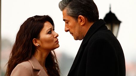 Paramparça Zirveden İnmiyor haber görseli